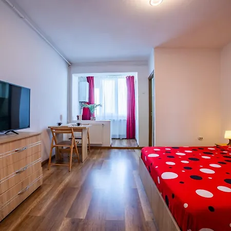 Coresi Mall アパート